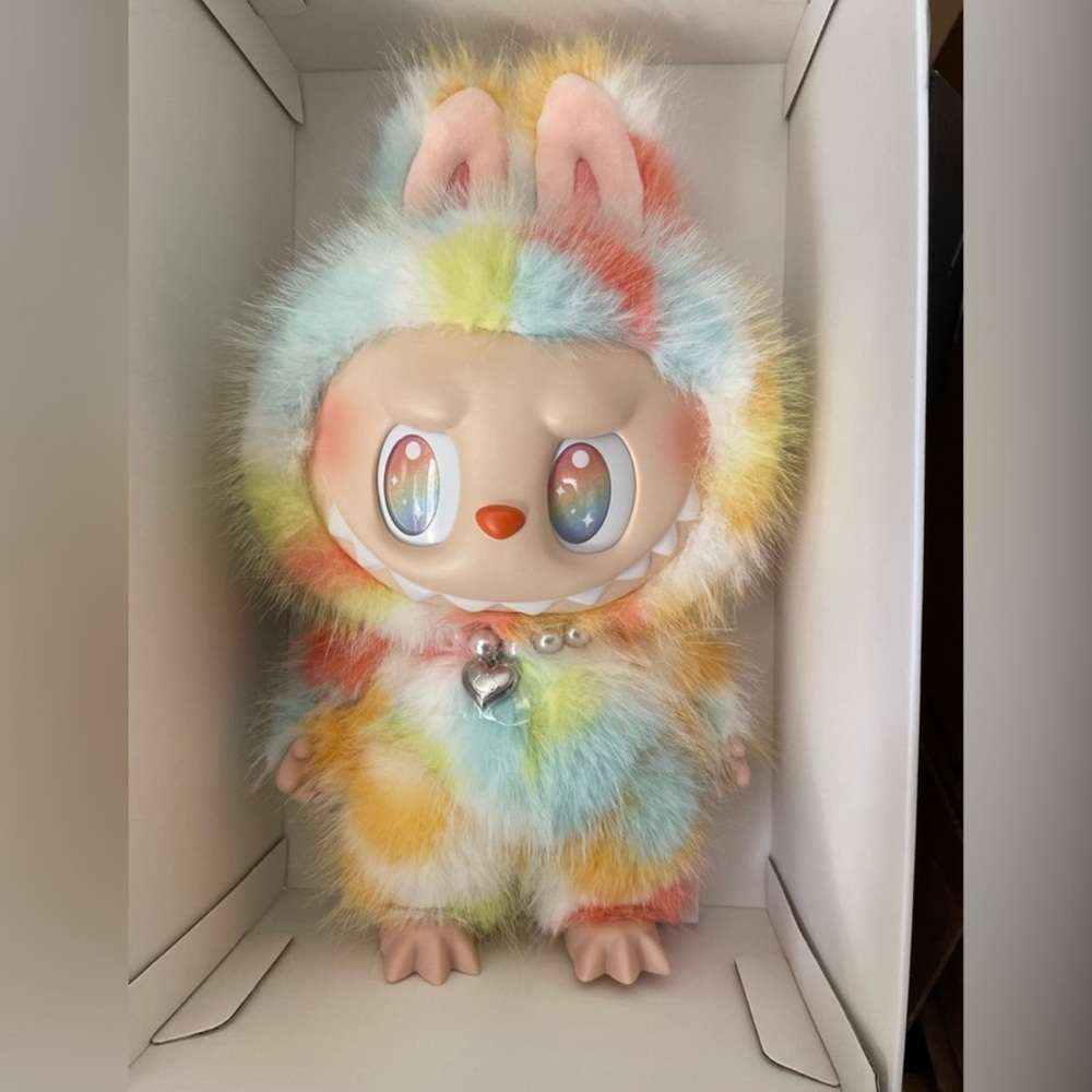 NIB THE MONSTERS Big into Energy Series- ROCK THE UNIVERSE Vinyl Plush Doll - Picture 2 of 3